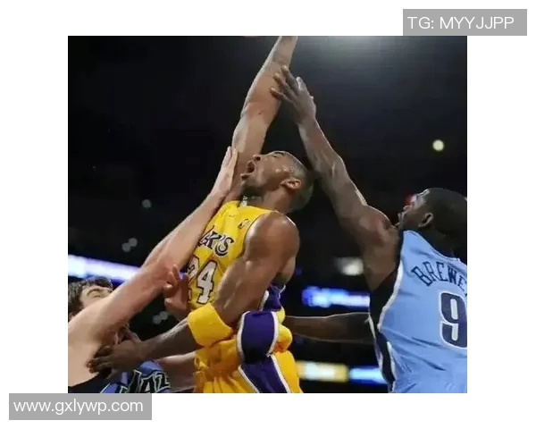 07年韦德与科比巅峰对决精彩视频回顾展现篮球传奇瞬间 07年韦德与科比巅峰对决精彩视频回顾展现篮球传奇瞬间