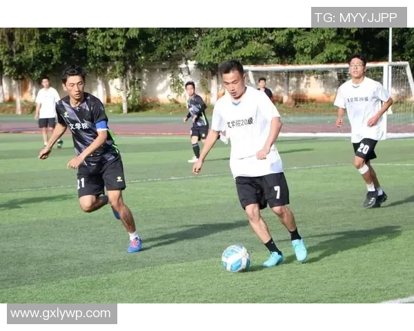 黄娜专访：从绿茵场到人生舞台的足球旅程回顾与展望